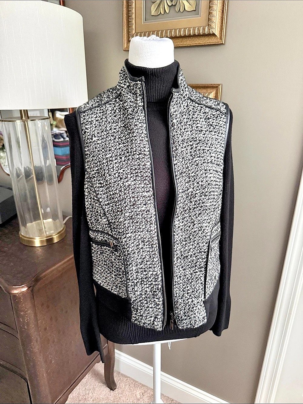 Cache Tweed Zip Front Vest in Black & White Size Medium Like New